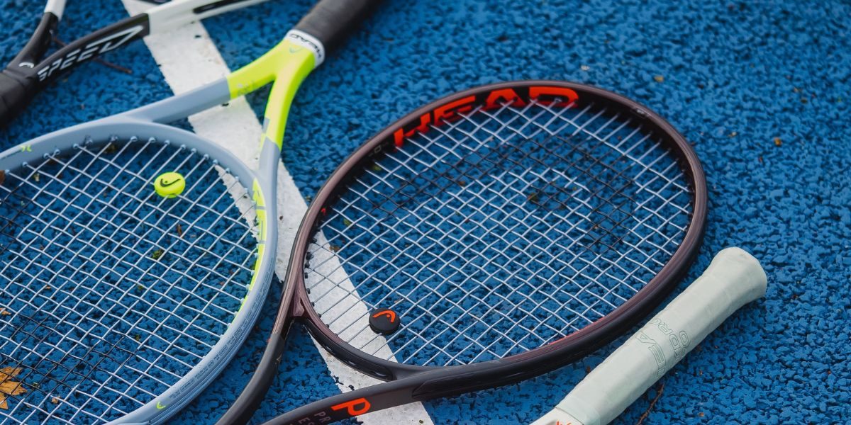 Wat is een tennisracket demper?